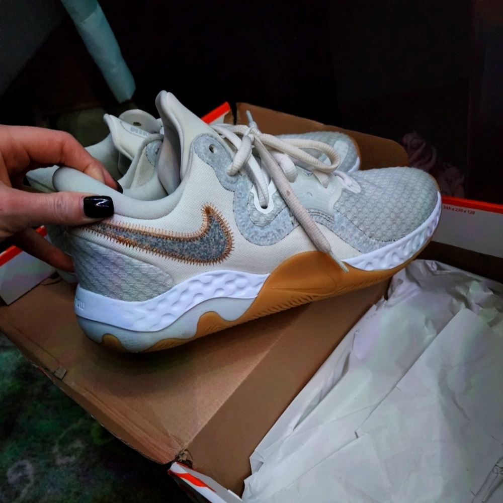 Nike Tennis Shoes